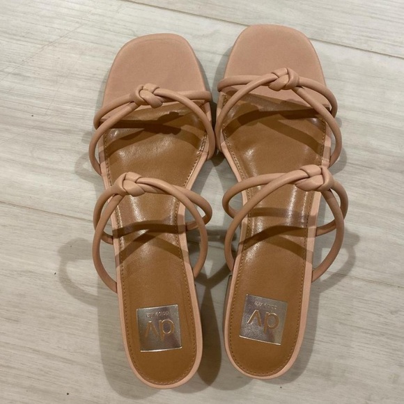 WOMENS CUTE SANDALS! WORN ONCE - Picture 1 of 2